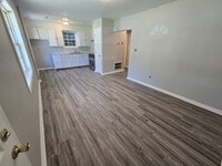 Building Photo - 113 E Kelly Ave