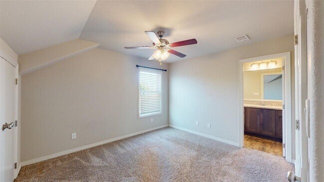 Building Photo - 914 Fairview Ave