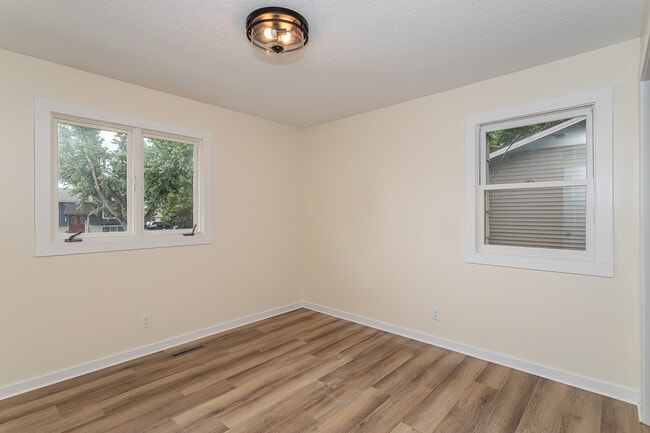 Building Photo - 105 Lynwood Dr
