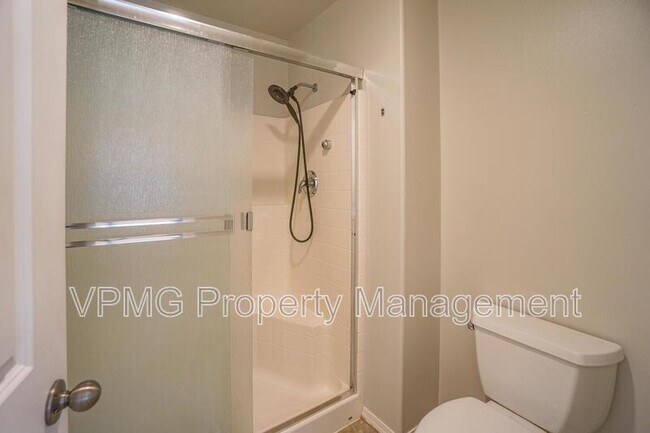 Building Photo - 9819 NE 86th St