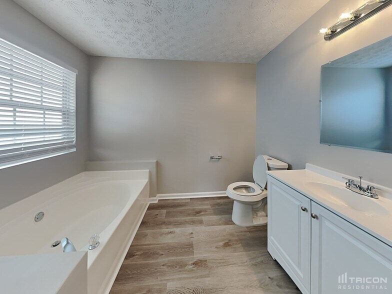 Building Photo - 6195 Flagstaf Walk