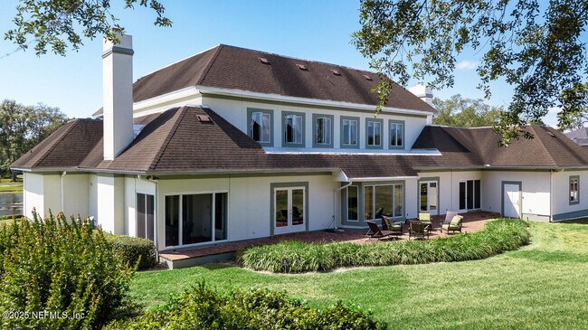 Building Photo - 7987 Hollyridge Rd