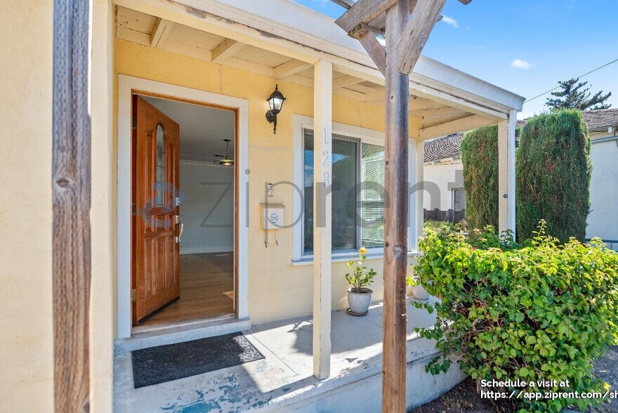 Building Photo - 128 Azalia Dr