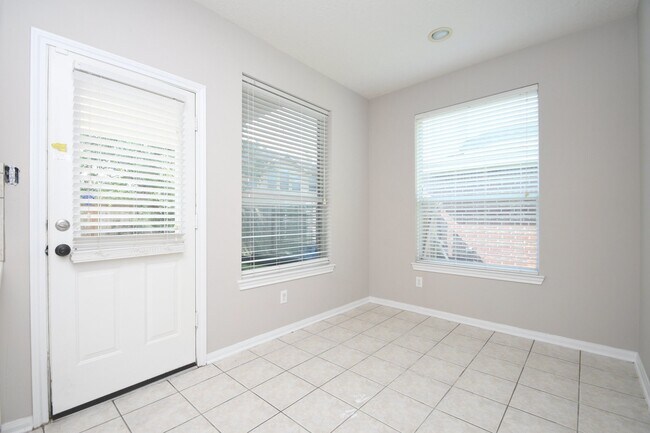 Building Photo - 1126 Eastbourne Ln