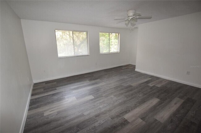 Building Photo - 906 Sumter St