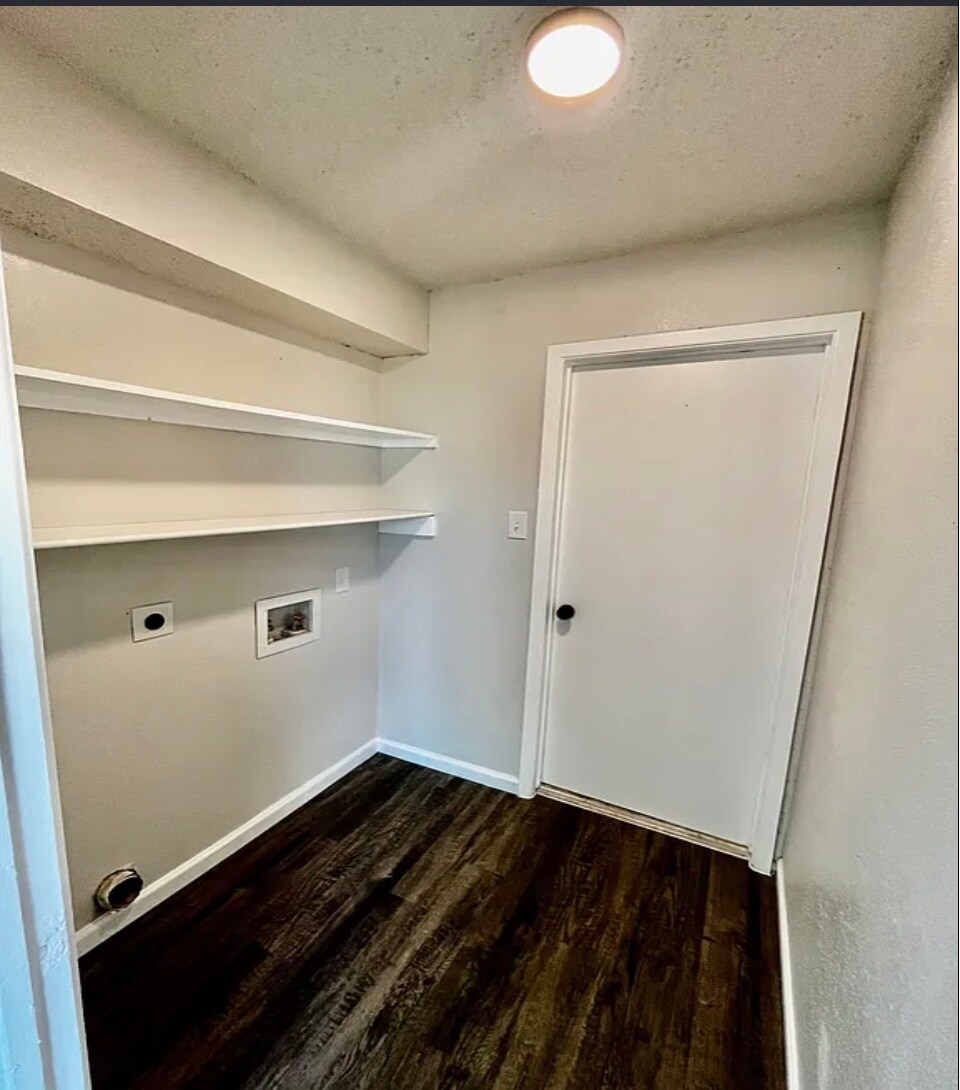 Building Photo - 2810 Diamond Fld