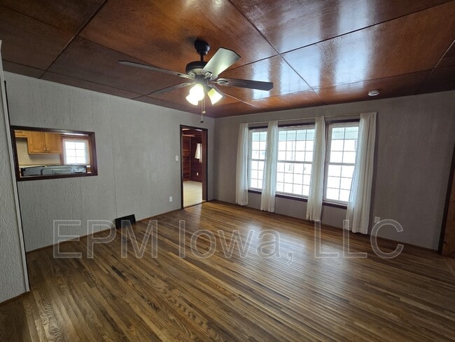 Building Photo - 304 N Nesbit Rd