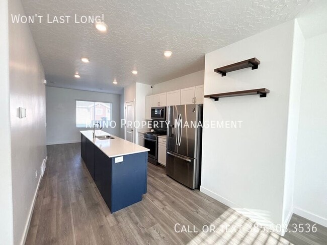 Building Photo - 1092 E Vessel Ct