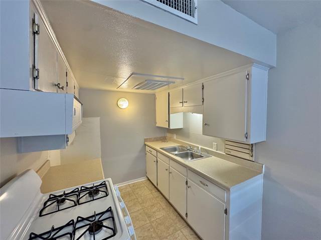 Building Photo - 1005 W Hickory St