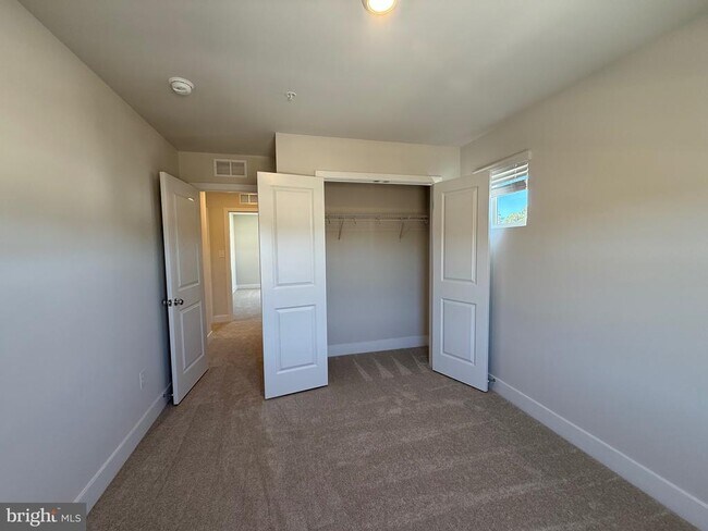 Building Photo - 1670 Lake Placid Dr