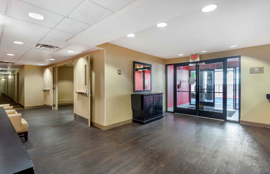 Building Photo - Furnished Studio-Seattle - Everett - North