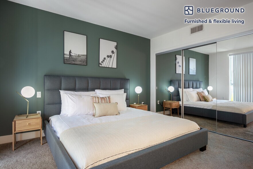 Building Photo - 10473 Santa Monica Blvd