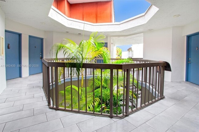 Building Photo - 9441 Fontainebleau Blvd