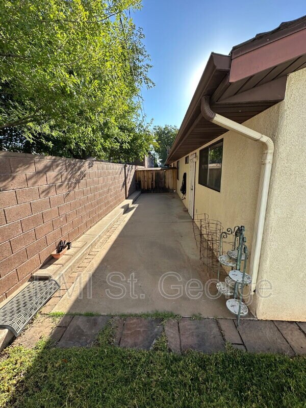 Building Photo - 55 E 600 S