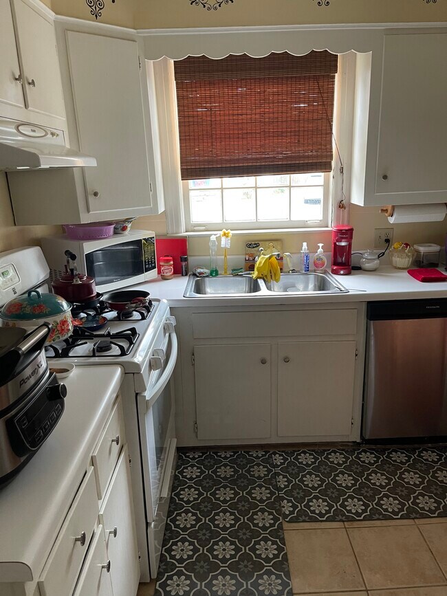 Building Photo - 3641 Cowden Ave