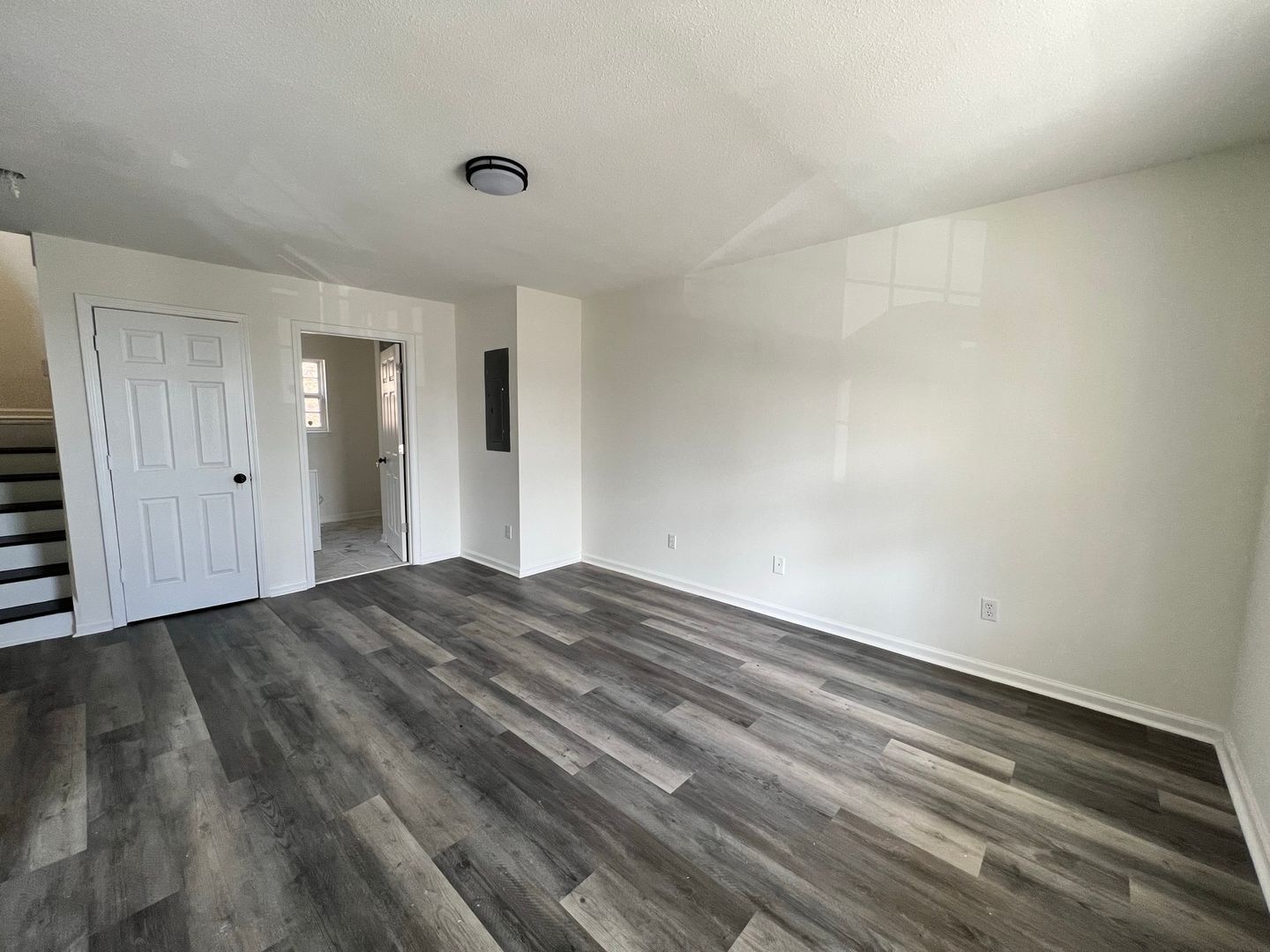 Building Photo - 829 Sylvan Dr