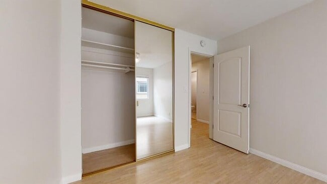 Building Photo - 503 Avenue G - C