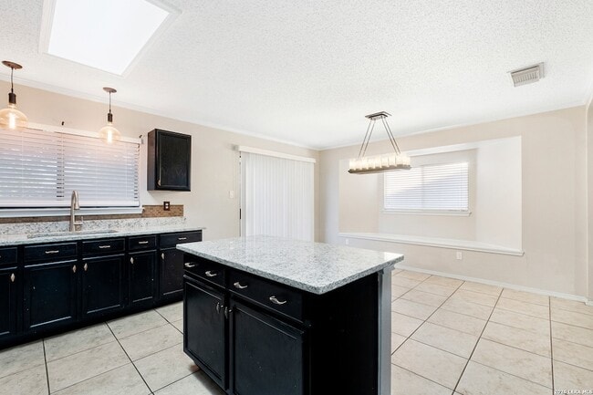 Building Photo - 7910 Chestnut Barr Dr