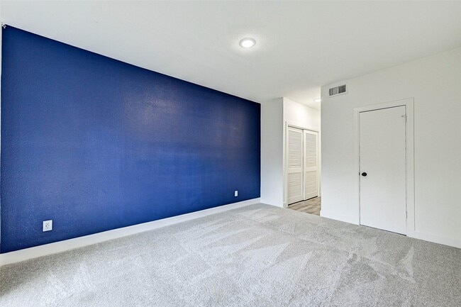 Building Photo - 2100 Tanglewilde St