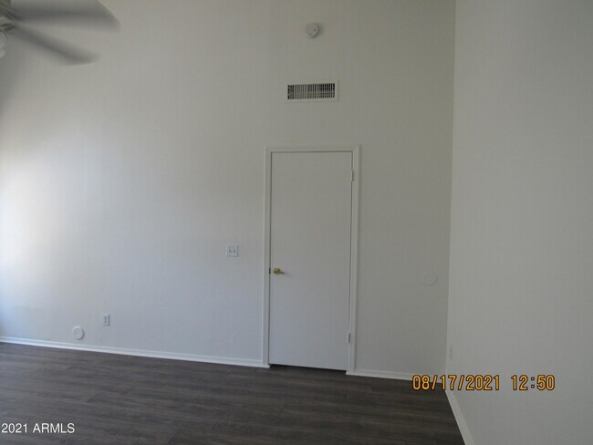 Building Photo - 4516 W Behrend Dr