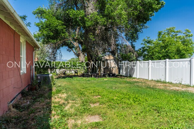 Building Photo - 10470 S Columbine Cir