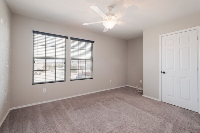 Building Photo - Bright & Spacious Home in Comal ISD