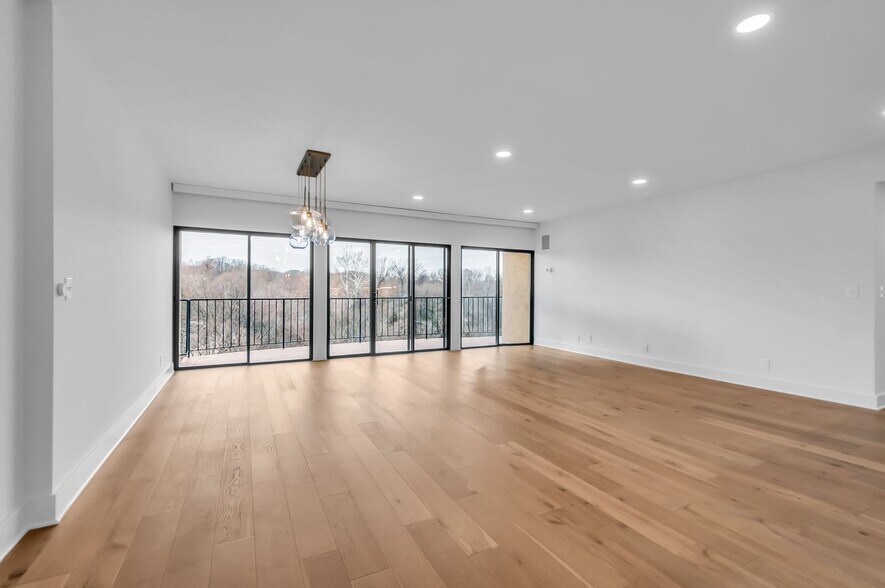 Building Photo - 6666 Brookmont Ter