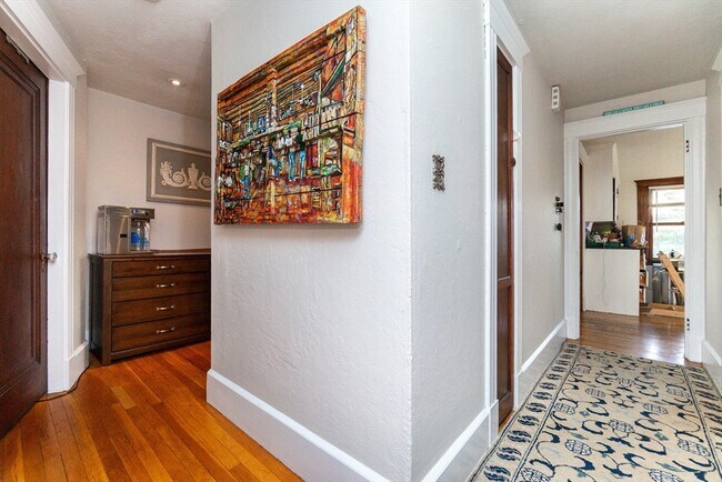 Building Photo - 322 Humphrey St