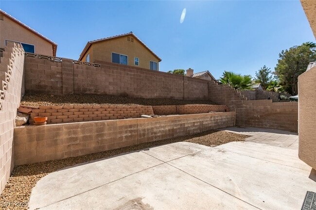 Building Photo - 1101 E Adelman Dr