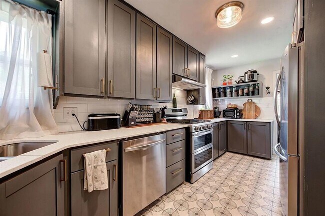 Building Photo - 3801 NW 25th St