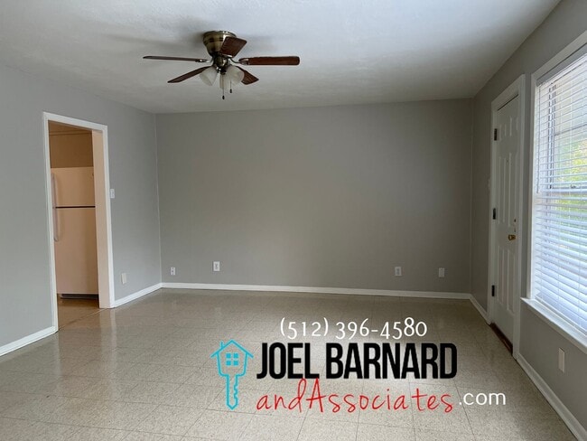 Building Photo - Availably July 12: Charming 3 Bedroom 1 Ba...