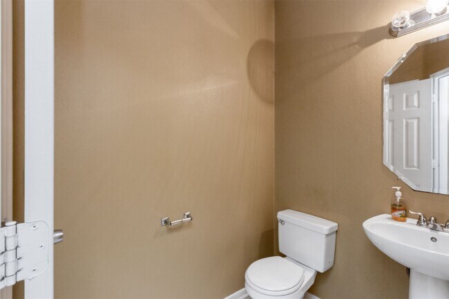 Building Photo - 9818 Mossy Tree Ln