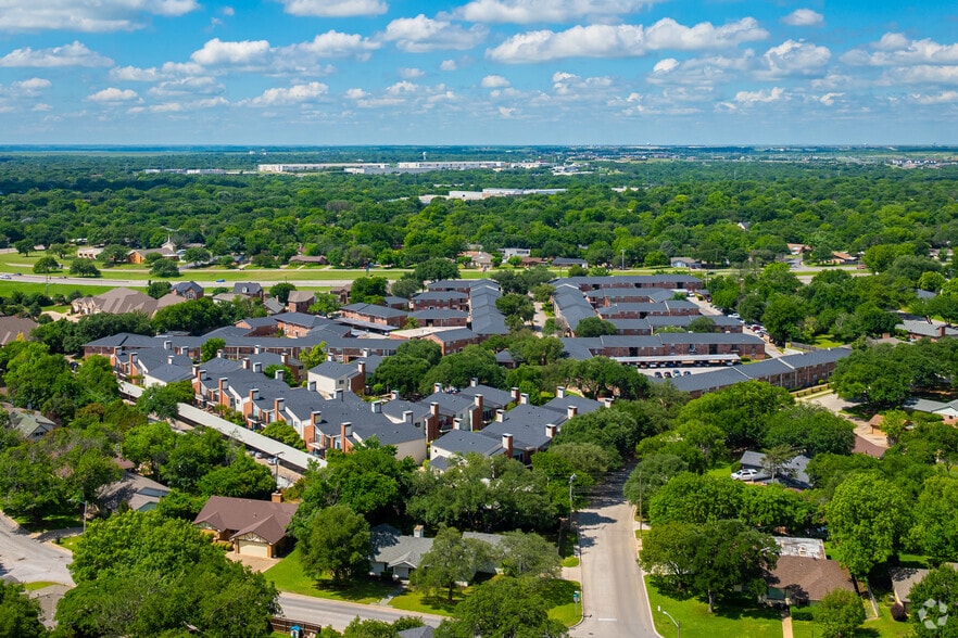 Primary Photo - The Estates at Ridglea Hills