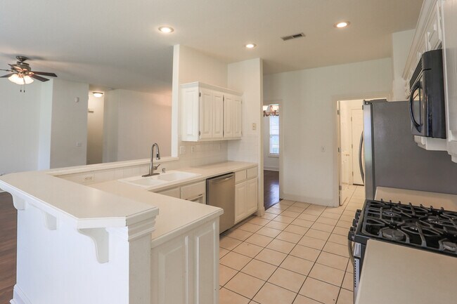 Building Photo - 303 Cross Ln
