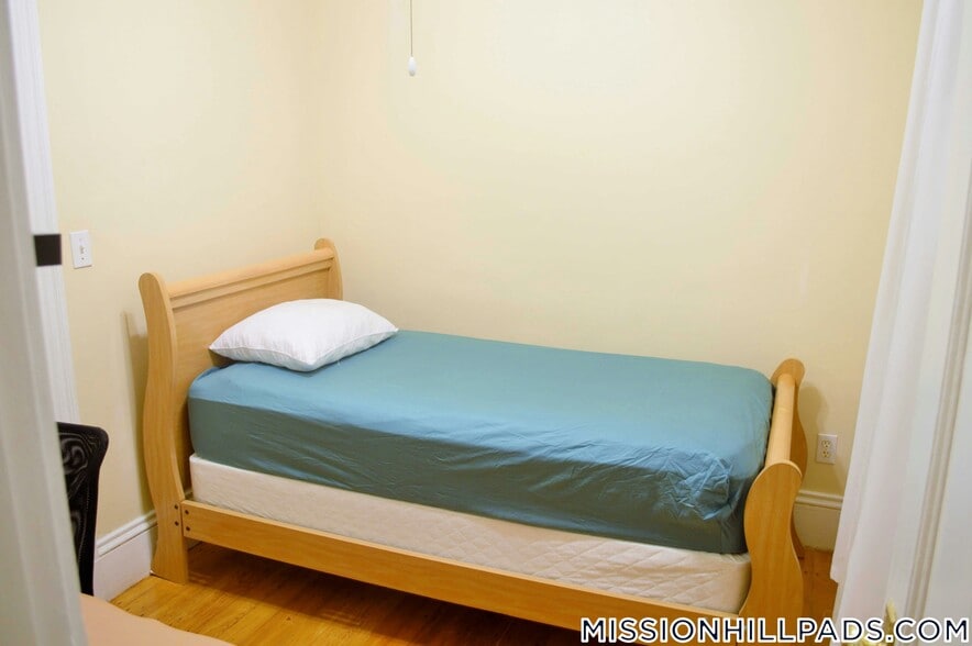 Building Photo - 123-125 Hillside St.