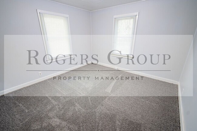 Building Photo - 102 High St