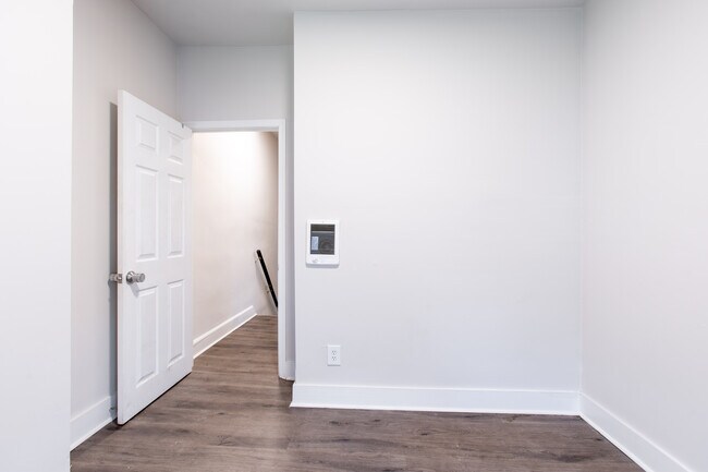 Building Photo - 2424 N Gratz St
