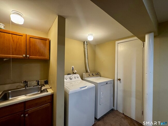 Building Photo - 6 Redcoat Ln