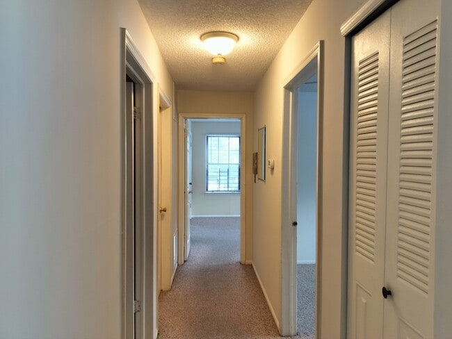 Building Photo - 19 Mendrey Ct