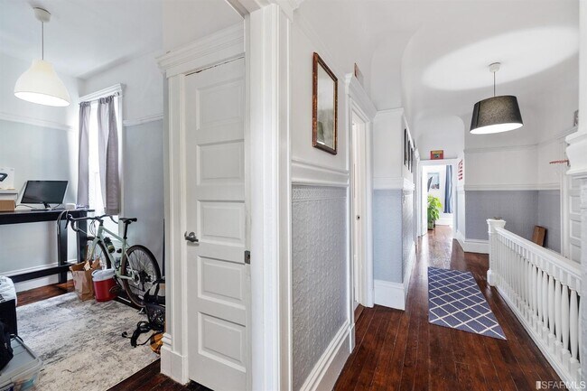 Building Photo - 1058 Divisadero St