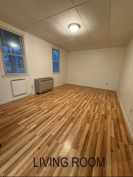 Living room - 33 Lake St