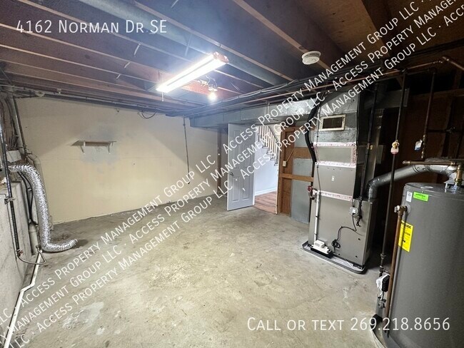 Building Photo - SE Side Update Two Bedroom Duplex