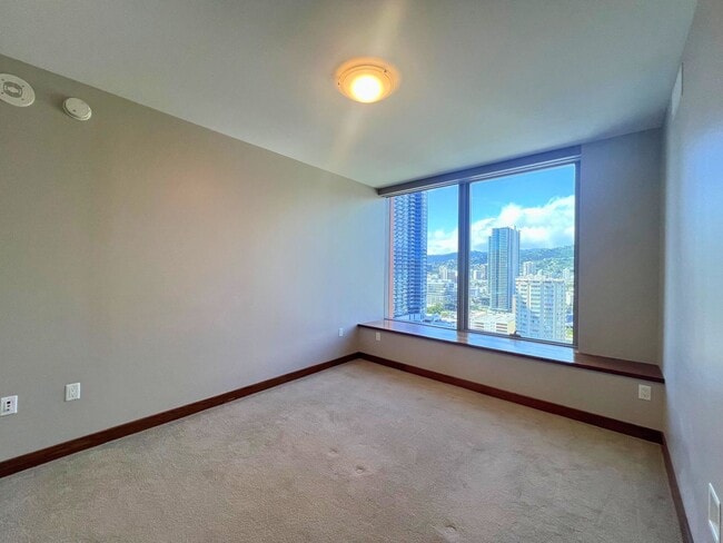 Building Photo - 1555 Kapiolani Blvd