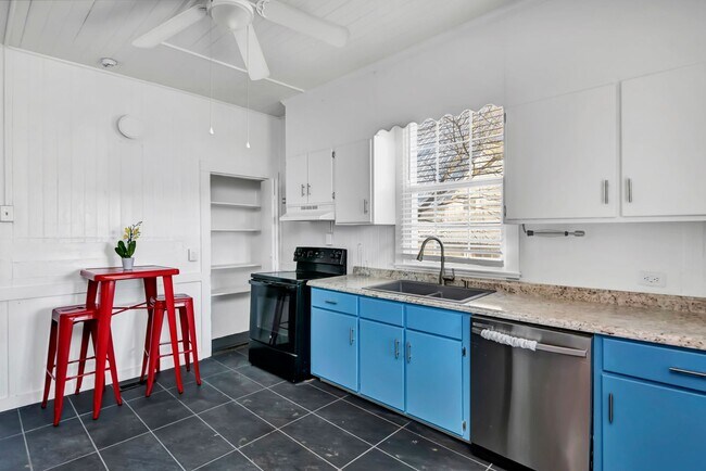 Building Photo - 203 Oliver St