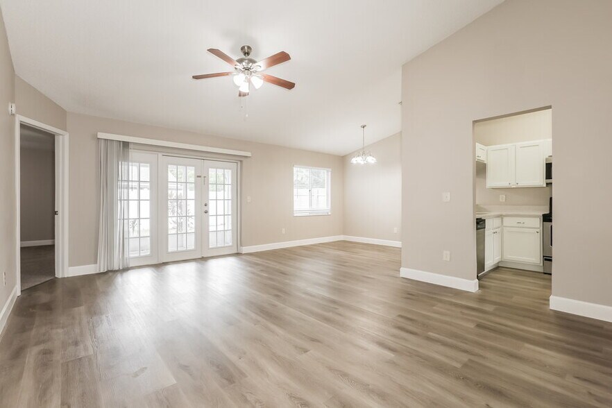 Building Photo - 1310 Coolmont Dr