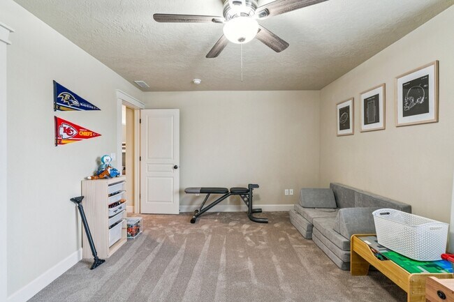Building Photo - 2012 W Rock Creek Dr