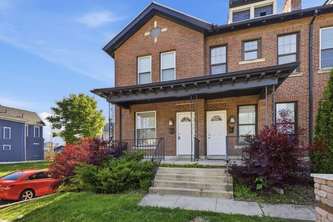 Building Photo - 393 St Clair Ave