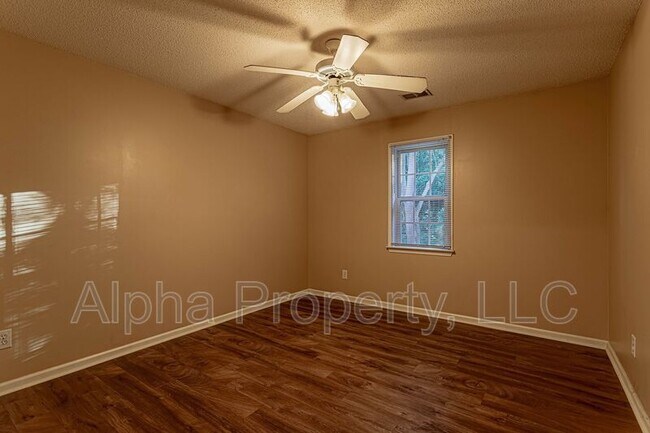 Building Photo - 423 Golden Leaf Ln