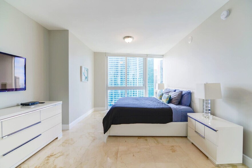 Building Photo - 485 Brickell Ave