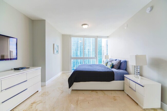 Building Photo - 485 Brickell Ave